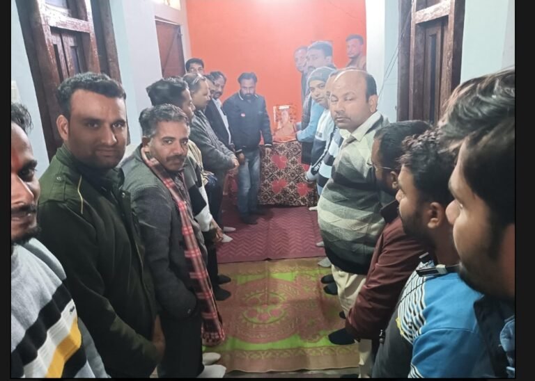 KOLARAS NEWS वरिष्ठ पत्रकार स्व.राकेश शर्मा की पुण्यतिथि पर समस्त पत्रकारों ने दी श्रद्धांजली