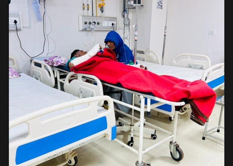 ट्रैक्टर ने मारी युवक में टक्कर,युवक का पैर कटकर हुआ अलग,घायल जिला अस्पताल में भर्ती