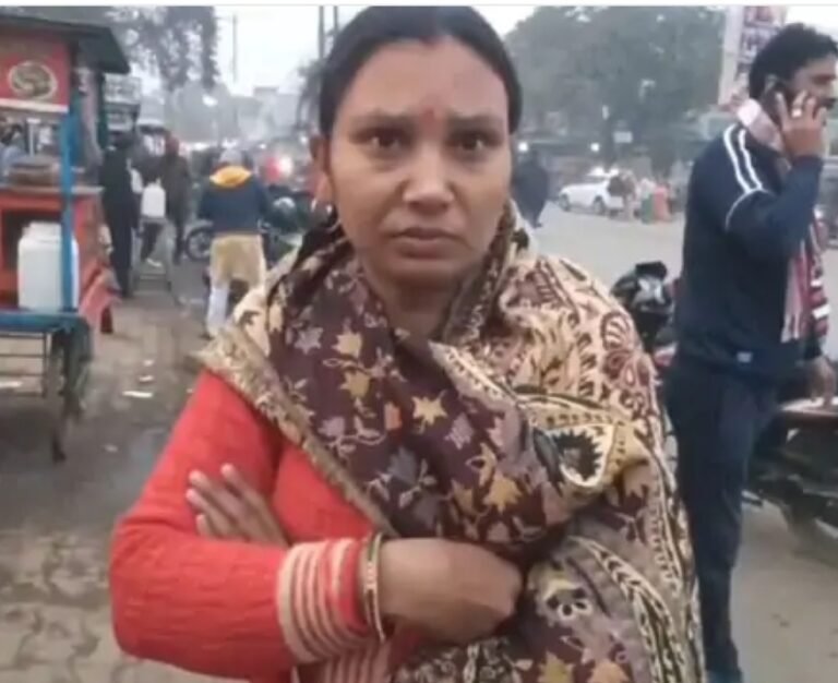 बस का इंतजार कर रही महिला के गले से बदमाश ने मंगल सूत्र छीना, करैरा थाने का मामला