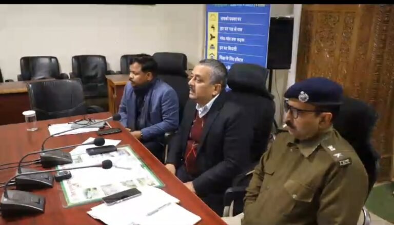 कलेक्टर एस पी बोले पेट्रोल डीजल गैस आदि आवश्यक वस्तुओं की आपूर्ति में कोई समस्या नहीं