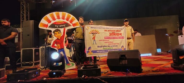 “मैं हूं अभिमन्यु” अभियान के चलते शिक्षण संस्थानों मे जाकर छात्र छात्राओं व स्टाफ को किया जागरुक, महिलाओं / बलिकाओं पर होने बाले अपराधों एवं घरेलू हिंसा, लिंग भेद, भ्रूण हत्या, अशिक्षा व अश्लीलता जैसे बिषयों पर चर्चा की ।