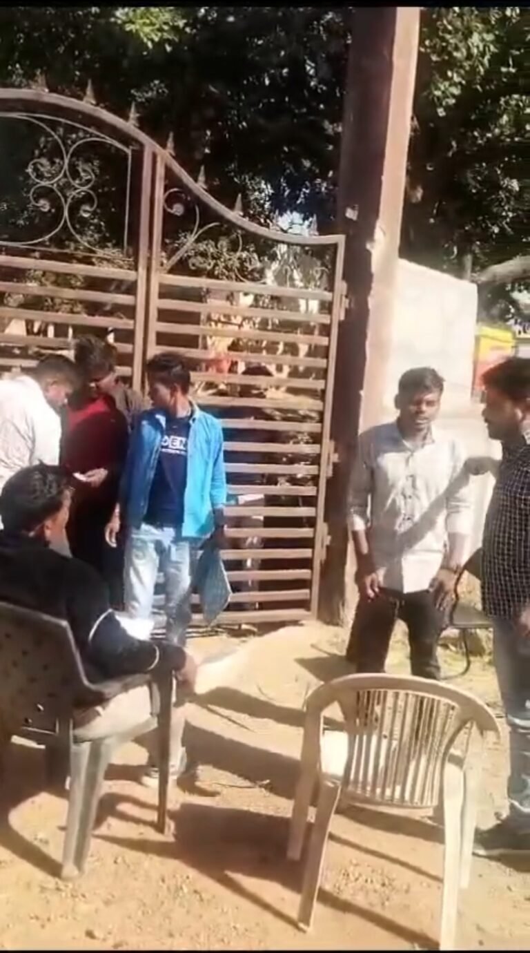 बामौरकलां के शासकीय उ. मा. विद्यालय में प्राचार्य का एडमिड कार्ड के बदले पचास पचास रुपए लेने का वीडियो वायरल