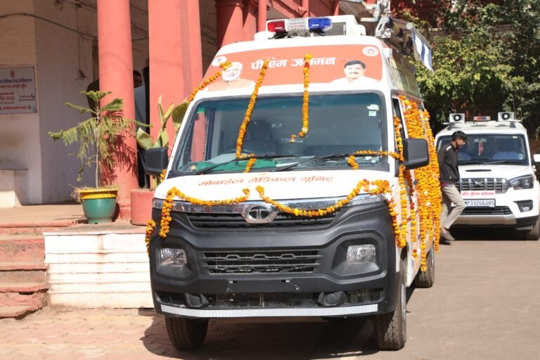 शिवपुरी में विधायक ने-Mobile Medical Unit को हरी झंडी दिखाकर किया रवाना, बेहतर स्वास्थ्य सेवा की उम्मीद!