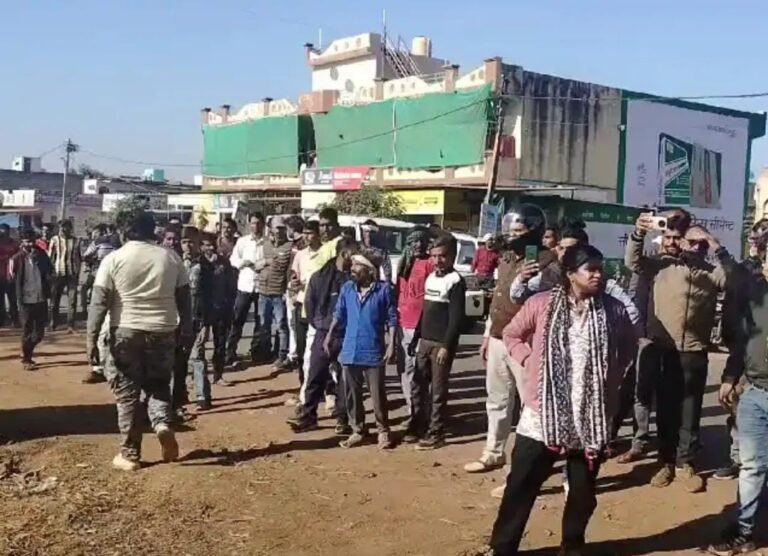 पोहरी कस्बे में प्रशासन की अतिक्रमण पर कार्रवाई: करोड़ों की सरकारी जमीन मुक्त