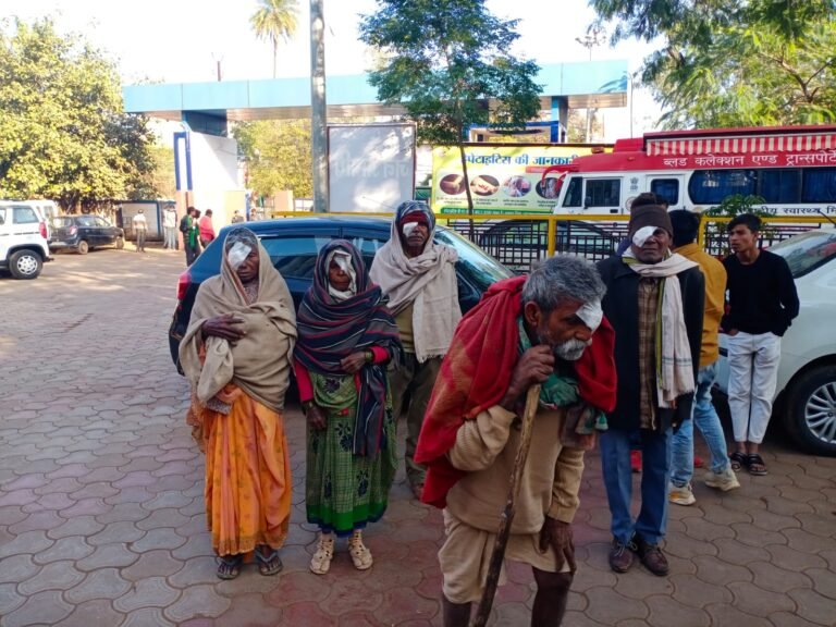 लेने आए थे दिव्यांग सर्टिफिकेट, मिल गई आँखें,पांच आदिवासियों की आंख का हुआ सफल ऑपरेशन,राष्ट्रीय अंधत्व निवारण कार्यक्रम के तहत हुआ नेत्र रोग निदान शिविर का आयोजन 