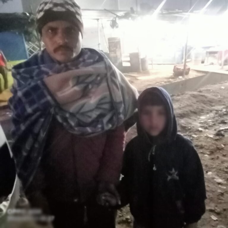 एफ आर व्ही वाहन ने बस से छूटे बच्चे को उसके माता पिता से मिलवाया,अमोला थाना क्षेत्र का मामला