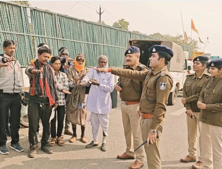 खूबत घाटी में 500 वाहन चालकों को दी सड़क सुरक्षा की समझाइश,हेलमेट भी फ्री बांटे,यातायात जागरूकता माह कार्यक्रम के अंतर्गत वाहन चालकों को दिलाई शपथ